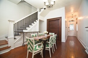 Dining Room - seats 6