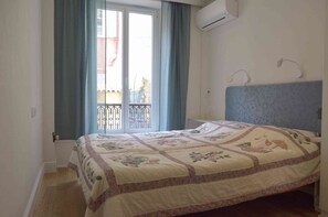 Bedsheets are included in the rental price.