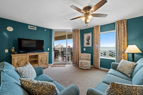 Spacious Living Room 