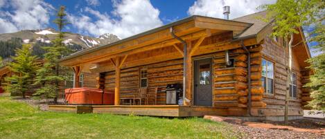 The Wrangler' Cowboy Heaven Cabin/2BR/2BA/On the Slope/Sleeps 4+