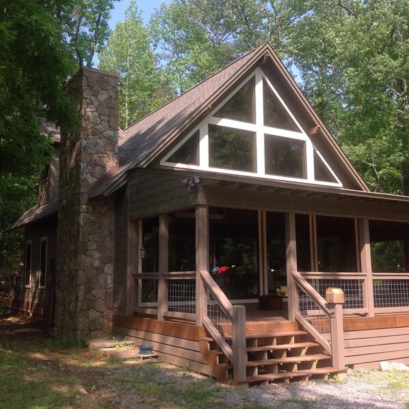 Lake Martin small living cabin. Sleeps 6