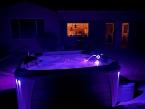 Hot tub to relax and stargaze