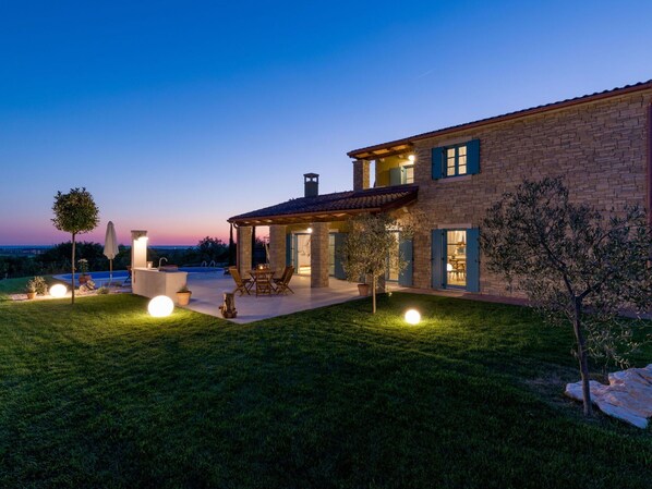 Water, Property, Window, Swimming Pool, Building, Plant, Azure, Shade, Tree, Architecture
