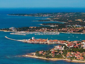 Water, Sky, Water Resources, Nature, Azure, Blue, Coastal And Oceanic Landforms, Horizon, Landscape