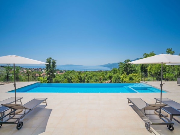 Propiedad, Piscina, Sunlounger, Bienes Raíces, Ocio, Recurso, Casa, Edificio, Vacaciones, Inmuebles