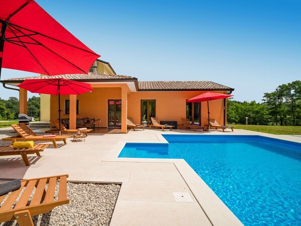 Property, House, Swimming Pool, Building, Real Estate, Home, Villa, Estate, Vacation, Architecture