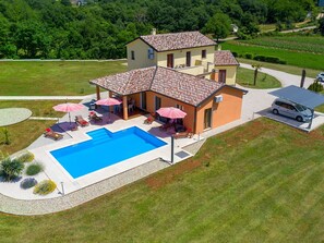 Building, Plant, Property, House, Tree, Land Lot, Urban Design, Grass, Window, Landscape