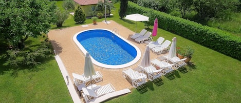 Swimming Pool, Property, Grass, Backyard, Real Estate, House, Lawn, Leisure, Artificial Turf, Estate