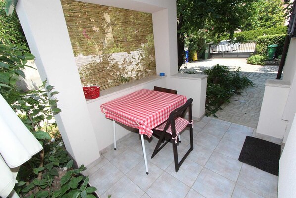 Outdoor dining