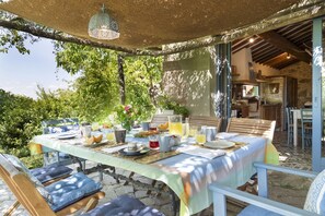 Outdoor dining