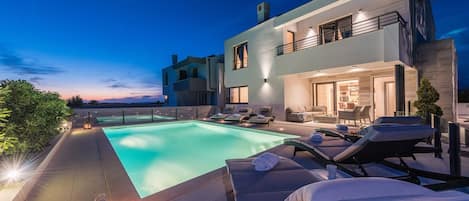 Villa for 8 people with private heated pool and wellness