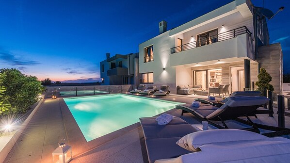 Villa for 8 people with private heated pool and wellness