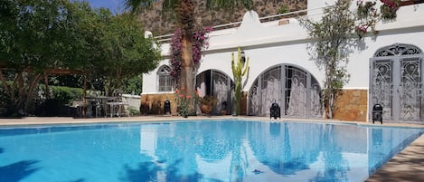 La Villa "Almagadir" et sa piscine.