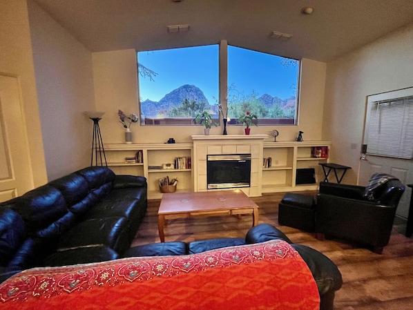 Spacious living room with large views of Thunder mountain range. 