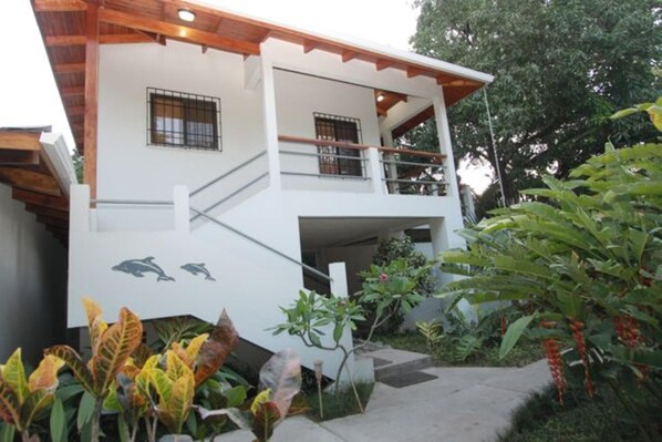 CASITA TREE HOUSE STUDIO APARTMENT AT CASA DEL MAR