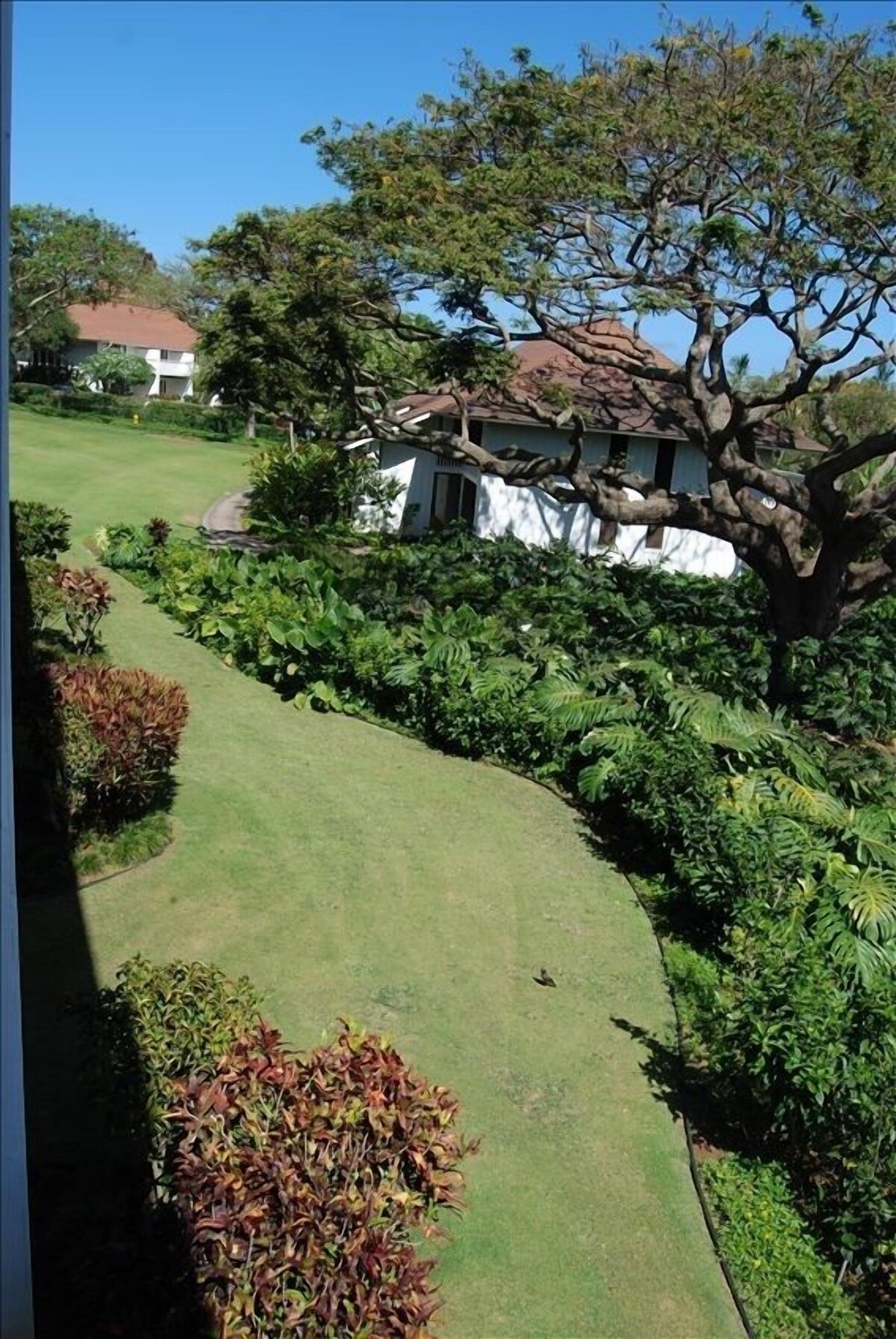 2/2 BEACH FRONT RESORT-AC-Poipu Bch, Kiahuna-Garden View, Pool/Gym/Courts