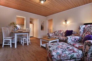 Ferienwohnung Nr. 2, mit Balkon und Bergblick, 45 qm, W-LAN-Sitzecke Ferienwohnung 2