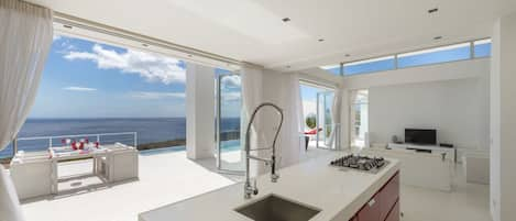 WOW, Oceanviews from kitchen.
Oceanvillas Curacao!