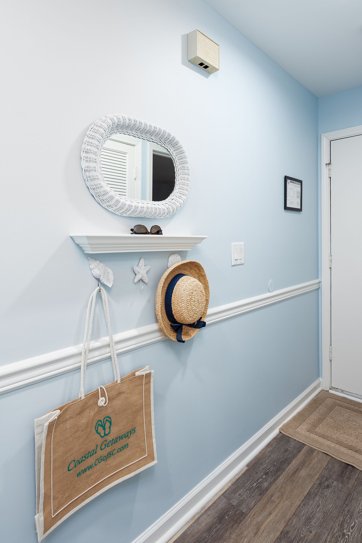 Beach Decor! Recently Updated! Gorgeous Sunsets on Pelican Beach! Walk to Pools!