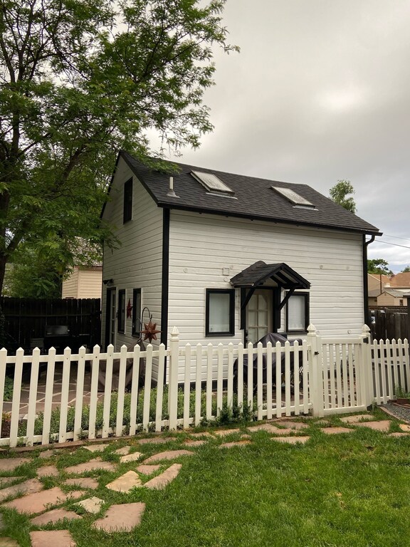 authentic-two-story-carriage-house-in-old-town-fort-collins-old-town-west