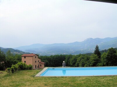 Monte Rotondo, Toskana Villa mit großem privatem Pool, leicht zu Fuß zum Restaurant