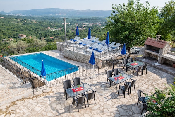 Pool and communal terraces