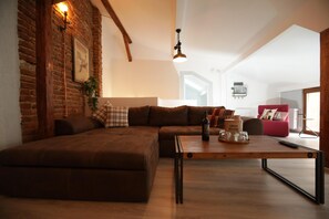 extendable couch area