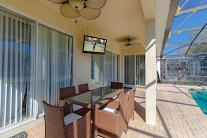 Enjoy the screened-in private pool with table seating for 6 and 4 sun loungers
