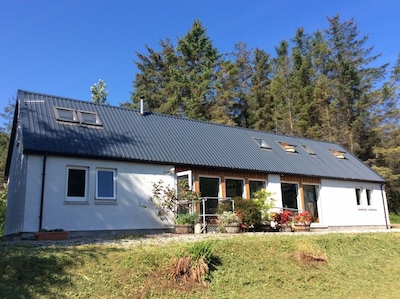 Geräumiges Haus mit 3 Schlafzimmern in atemberaubender Lage oberhalb von Loch Broom