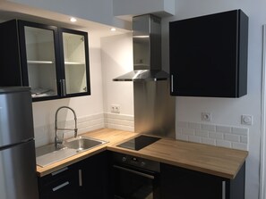 Cuisine/Kitchen with stainless Electrolux  appliances.