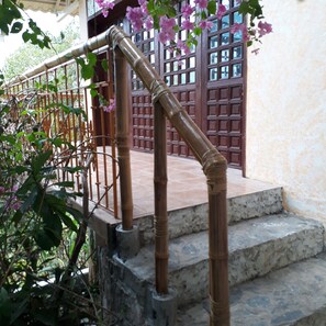 Vista frontal de la propiedad