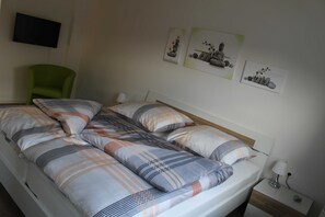 Schlafzimmer 1