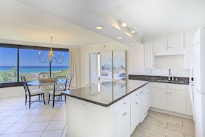 21-Beachside-Towers-I-4040-Kitchen