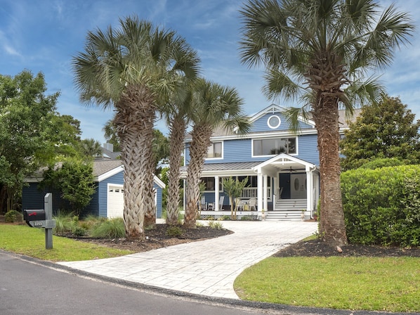 2253 Catesby's Bluff, a newly renovated 4 bedroom and 4 bath home. Just 2 blocks from beach boardwalk access. The curb appeal for this lovely home is wonderful!