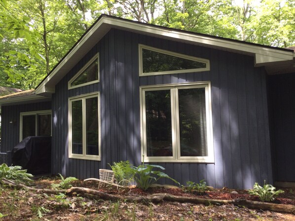 Two Sisters Cottage front view