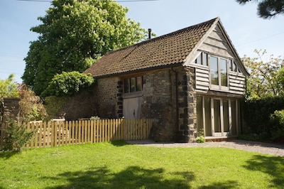 Beautifully Appointed Country Cottage Between Bath and Bristol