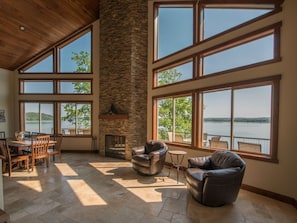 Spectacular lake views!