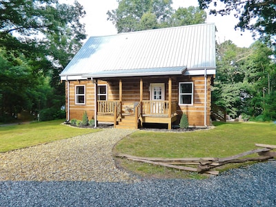 New* Cabin Clean in-town Black Mountain 15min Asheville 3BR/2BA Montreat Wifi !