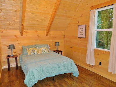 New* Cabin Clean in-town Black Mountain 15min Asheville 3BR/2BA Montreat Wifi !