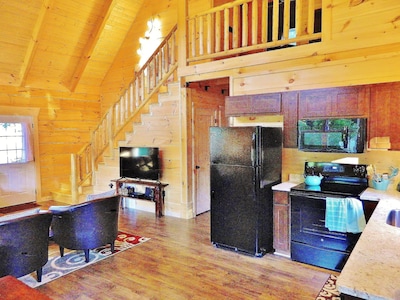 New* Cabin Clean in-town Black Mountain 15min Asheville 3BR/2BA Montreat Wifi !