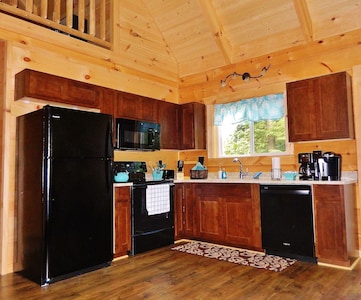 New* Cabin Clean in-town Black Mountain 15min Asheville 3BR/2BA Montreat Wifi !