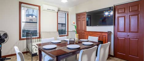 1st Floor-Dinning Room