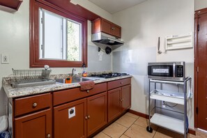 fully equipped kitchen