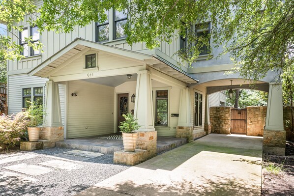 4,000 sq ft home, perfect for group gatherings