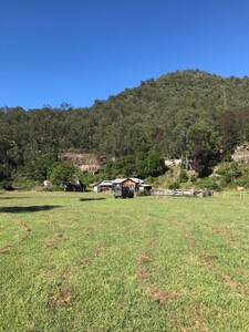 Hand crafted Bush Cottage in a Secluded Valley