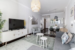 Livingroom with a TV 