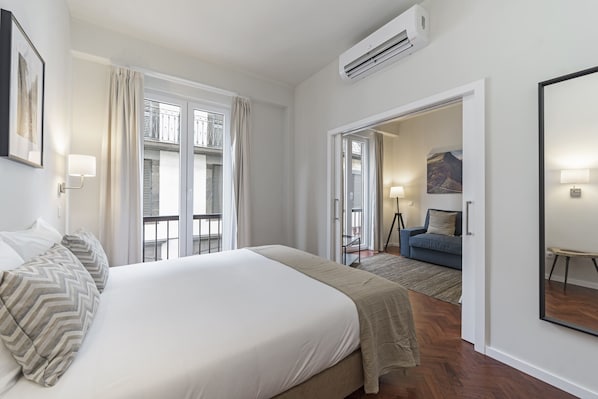 Bedroom with a double bed