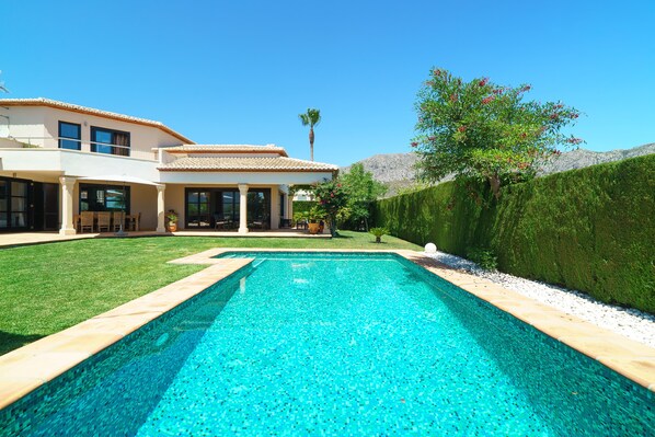 Garden and swimming pool
