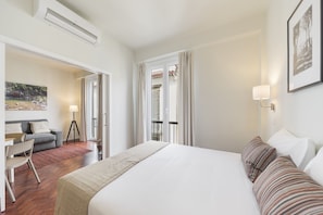 Chambre à coucher avec un lit double