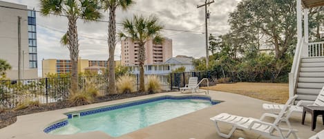 Private Pool & Yard